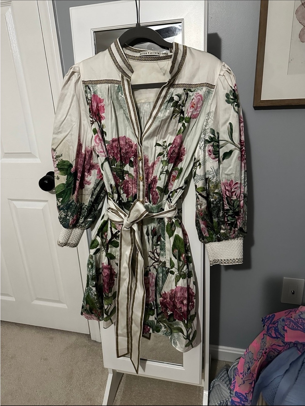 Alice + Olivia White Floral Button-Front Mini Dress with Gold Trim - Picture 5 of 10